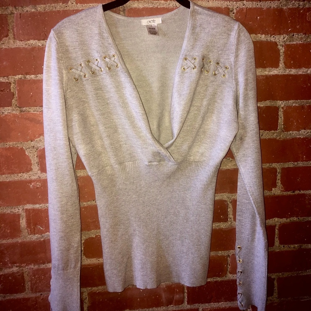 Chic Cache Gray Sweater w/ Gold geometry deco!
